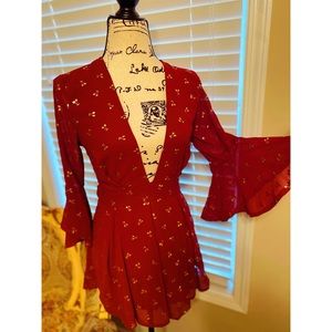 🍒Oh my! Deep V burgundy romper with foil gold 🍒